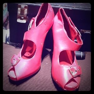 Beautiful pair of hills, size 8